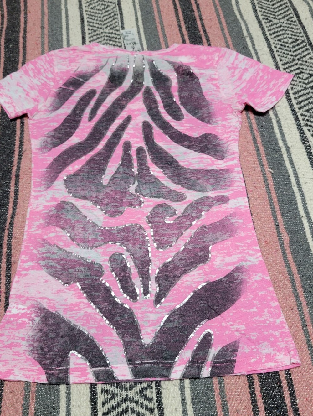 5/$15 sugar & rox shirt - Picture 3 of 3